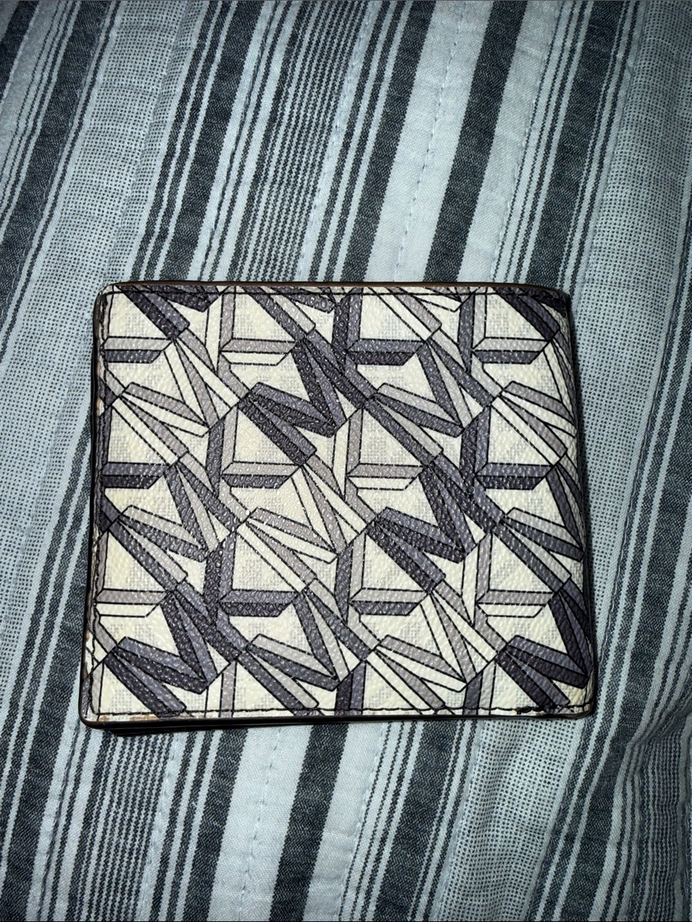 Michael Kors Geometric Print Bifold Wallet - Cream & Black